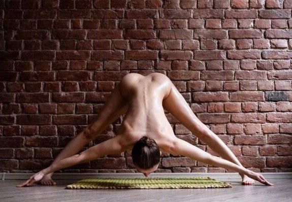 Nude Art Ballerina