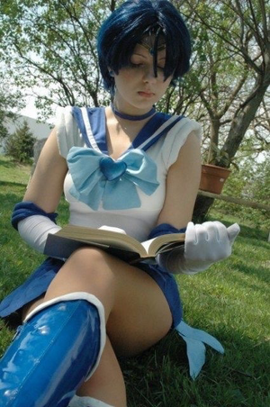 Cute af Sailor Mercury cosplay