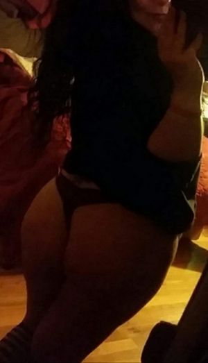 Big booty brunette.. lace thong
