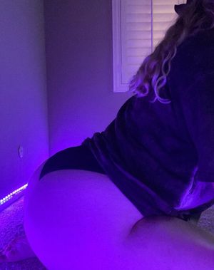 Take me while my boyfriend's out.