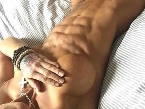 Donne palestrate nude, donne muscolose nude, milf muscolose, milf arrapate, milf nude, vibratori, sex toys, tettone, fighe vecchie