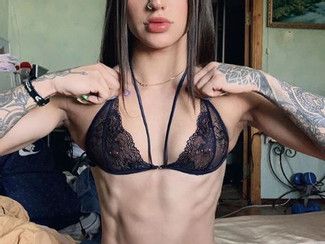 Donne palestrate nude, donne muscolose nude, milf muscolose, milf arrapate, milf nude, vibratori, sex toys, tettone, fighe vecchie