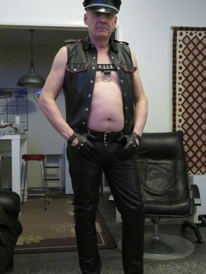 Juha Vantanen finnish leather fetish gayporn model