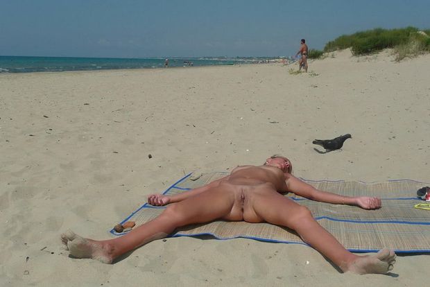 Love her, instant hardon walking the beach