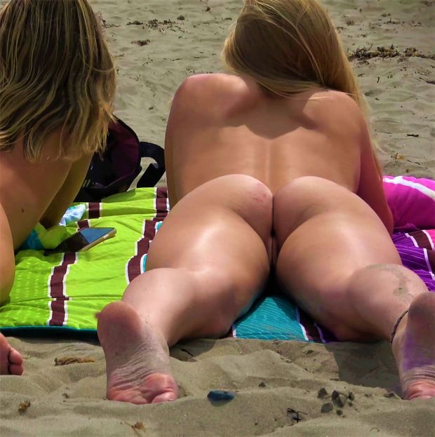 Amazing Bubble Butt Nudist Blonde