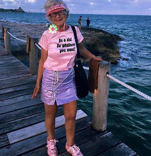 The cute GRANNY, Baddie Winkle. ❤️