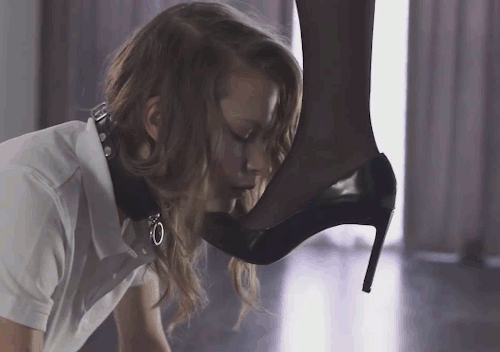 mistress has a new slave-pet to train