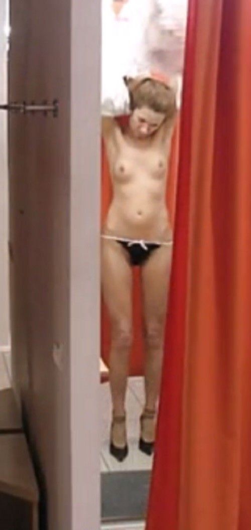 voyeur mom topless in changing room