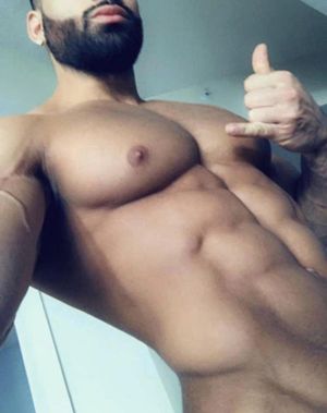 You wanna taste daddy’s pecs?