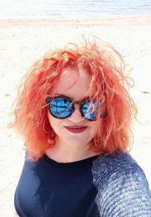 Nice mature woman. ❤️