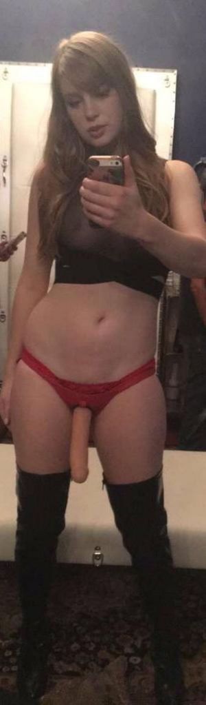 This freaky bitch has good taste i lust to taste her