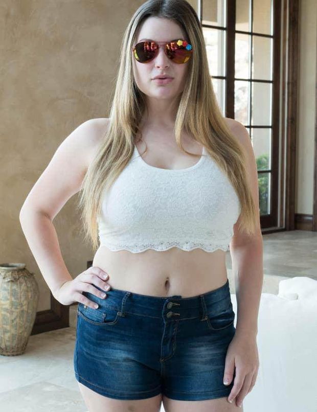 Sexy Curvy Babe .. ❤️
