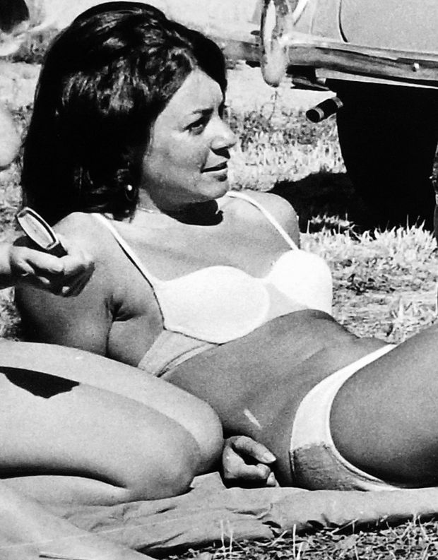 Brunette retro bikini