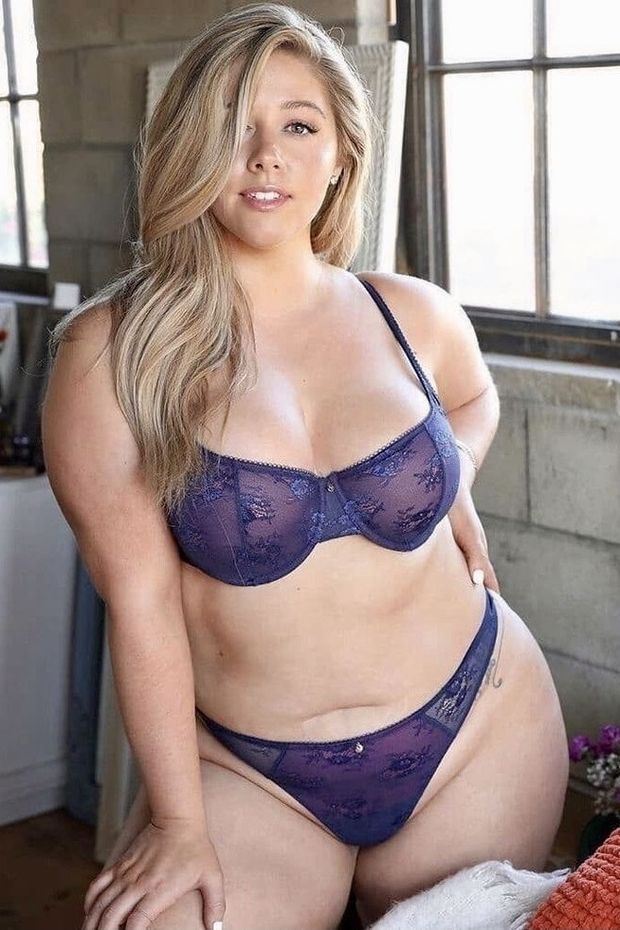 Chubby blonde posing