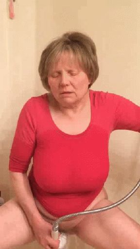 Amazing granny pussy !