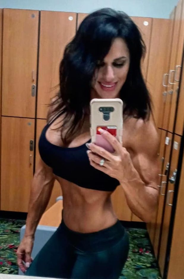 changing room selfie