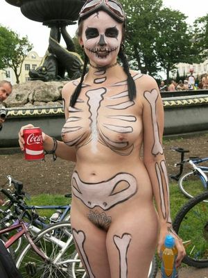 Nude skeleton