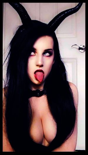 ［ ｓｈｅ ｅｖｉｌ but she ｆｉｎｅ ！ ］