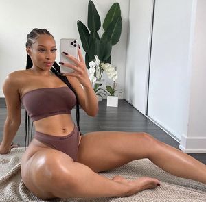 Stunning ebony beauty with thick thighs