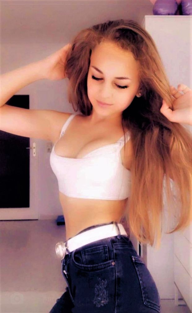 Sexy Petite Lady. ❤️