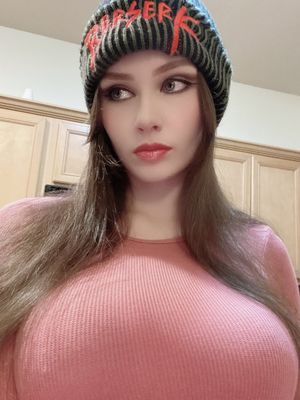 Beautiful eyes & hot boobs .. ❤️