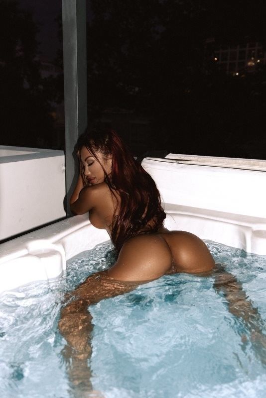 Goddess ebony waiting to be fucked