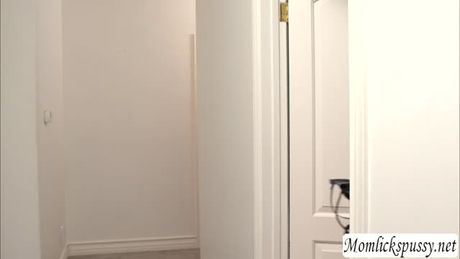 Sabina makes her Mommy Indias pussy orgams