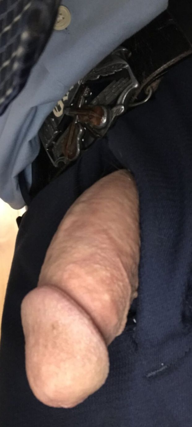 I love a pretty dick hanging out of a zipper ❤