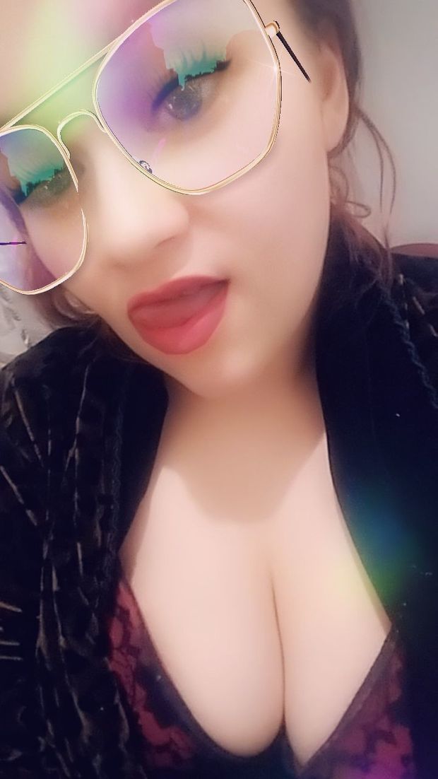 jolie jeune fille garsette mes je suis une salope