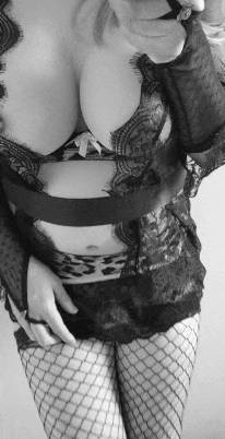 Clitty under skirt