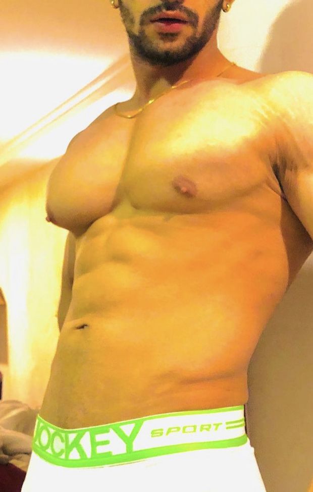 Indian stud with yummy suckable pecs!