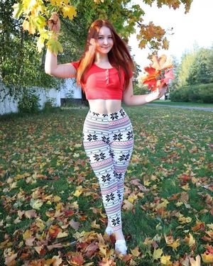 Redhead teen in leggings