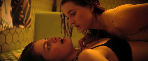 Kaitlyn Dever & Diana Silvers lesbian sex scene