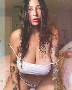 Mia big tit cam selfie