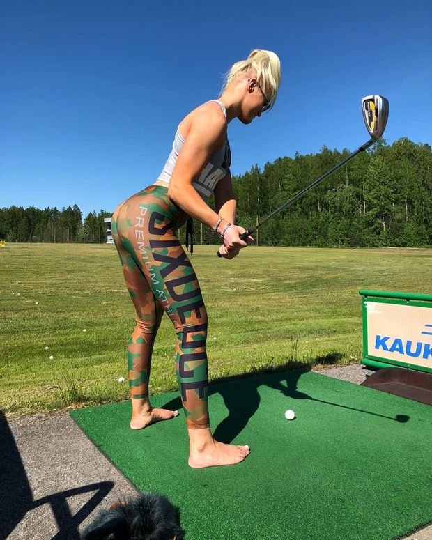 Nordic slut presenting her ass to her arab masters