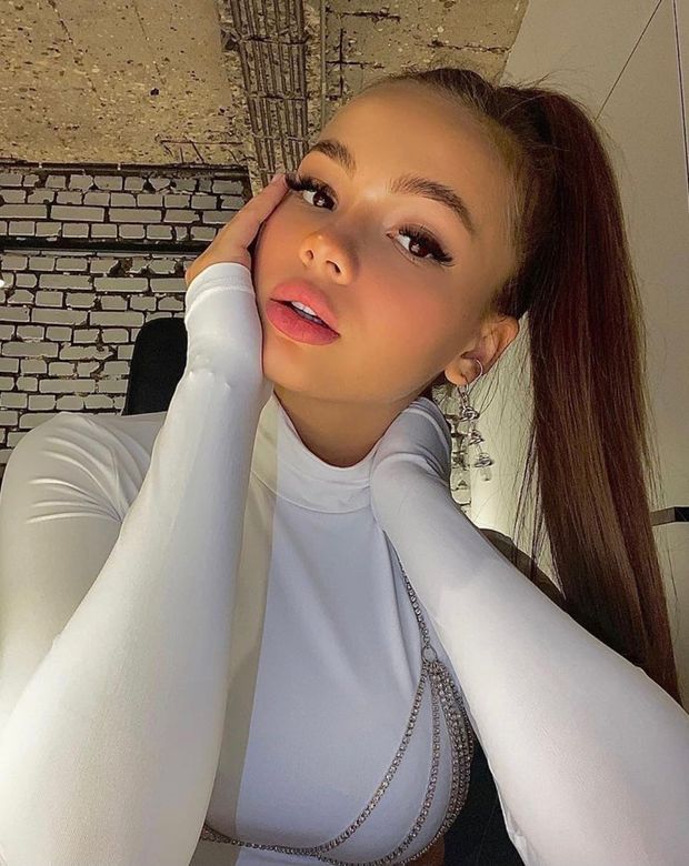 Sexy teen's face