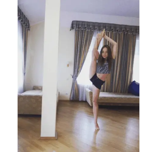 Gorgeous Russian model Daria Plane