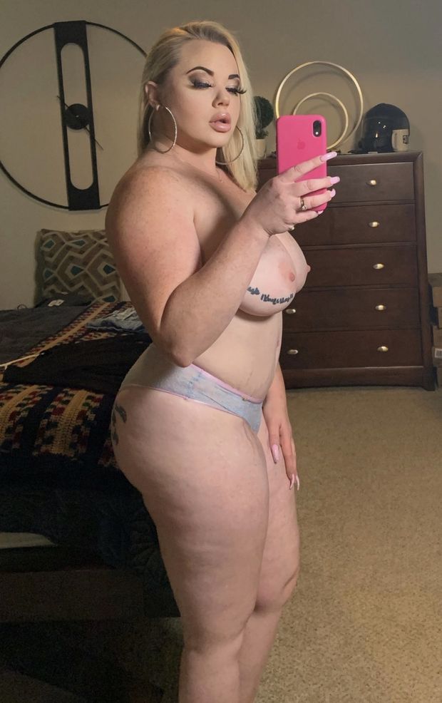 Sexy blonde with amazing ass