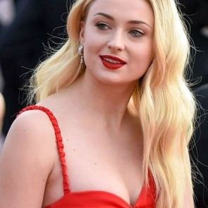 Sophie Turner Hot and Sexy Photos