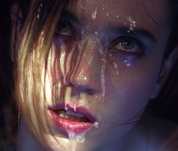 Jennifer Connelly scrolller