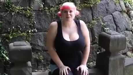 Flexing her stuff. Just sit back & watch the whole clip.