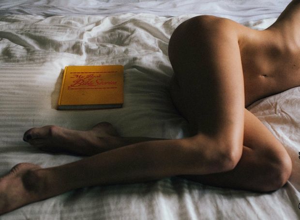 Ass lay on a bed
