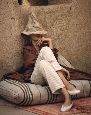 Sitting - Brown Fashion Aesthetic. ❤️