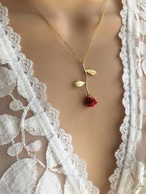 Red rose necklace in white aesthetic. ❤️