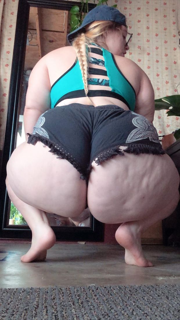 Blonde pawg booty