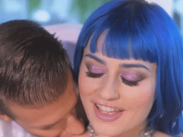 JEWLEZ BLU GETTING KISSED QND RUBBING TITS