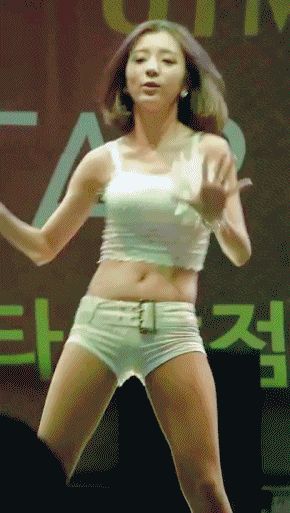 Gorgeous Asian k pop babe sexy dance