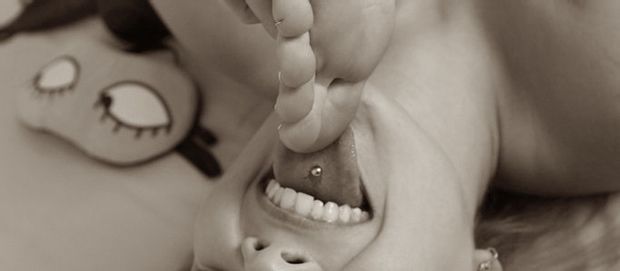 ragazze nude, ragazza nuda, nuda, nude, figa, fighe, fichette, fiche, piedini, piedi femminili, adorazione piedi, tettine, tette, tette nude