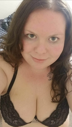 Hot mom with big tits looking hot