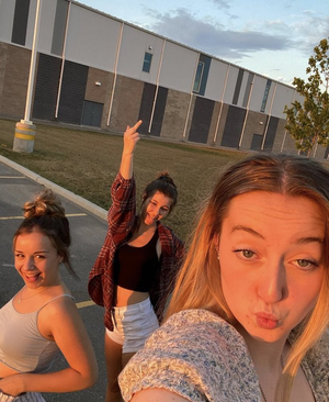 non nude group of girlfriends